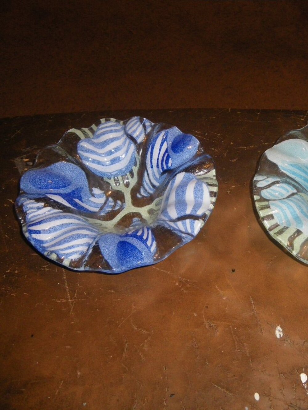 2 Sydenstricker Handcrafted Fused Small Glass Fluted Bowls Seashells Pattern